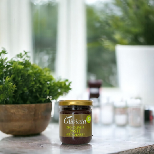 Bio Olivenpaste mit Walnuss verfeinert